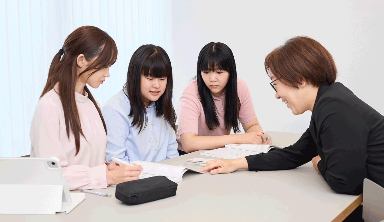 オフィスアワー制度：教員に質問する学生